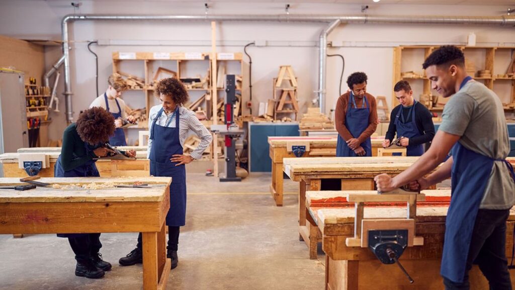 wide,angle,view,of,carpentry,workshop,with,students,studying,for